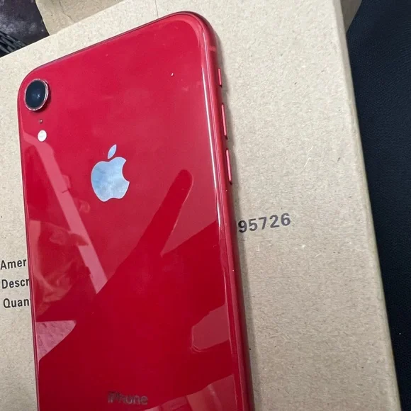 iPhone XR used, battery health 82%, screen protector is on, unlocked